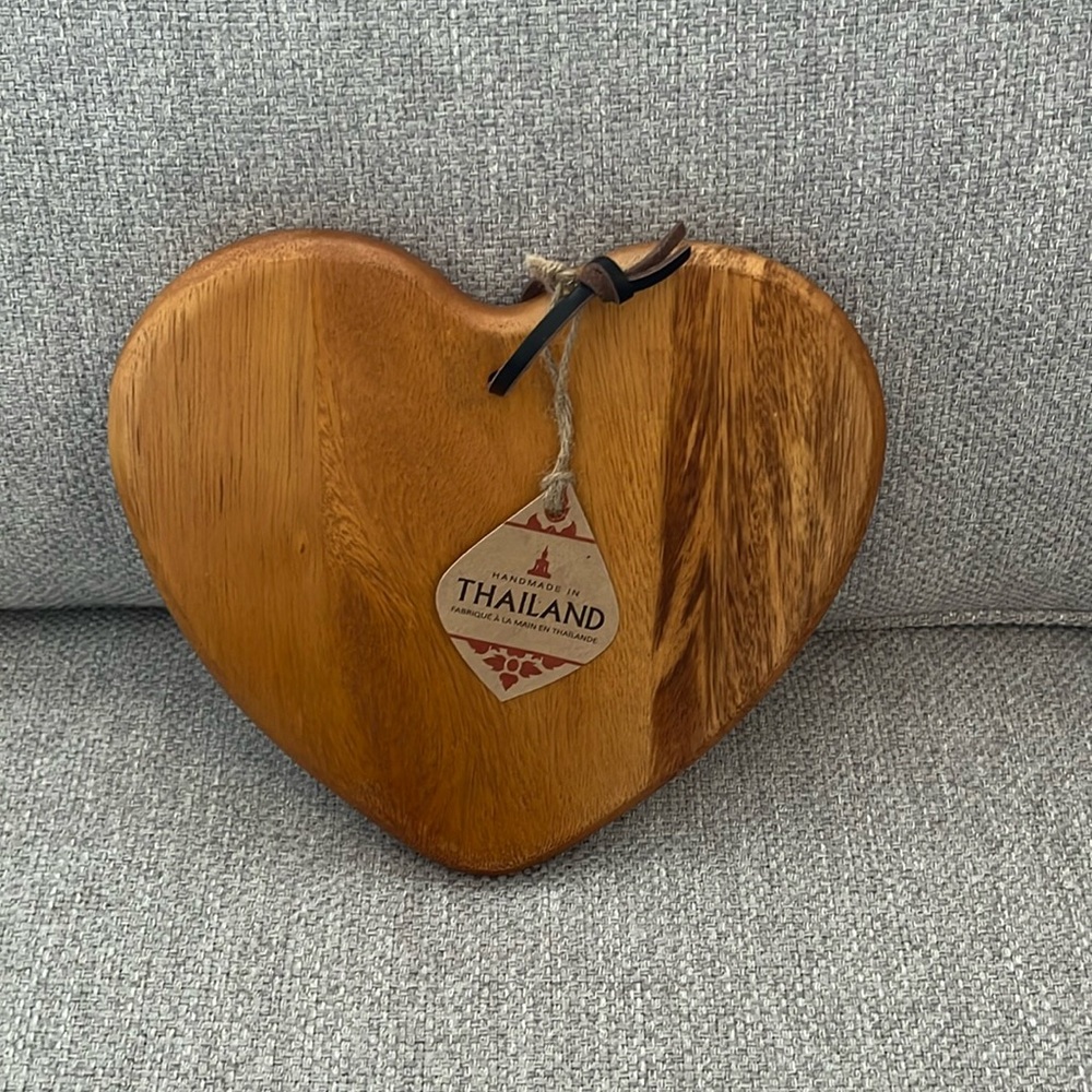 Heart shaped Acacia wood cutting board 9”x8”